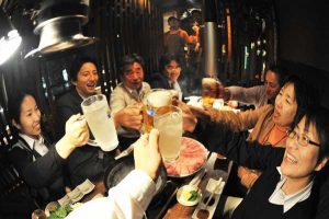 Bí quyết uống rượu bia không hại sức khỏe của người Nhật