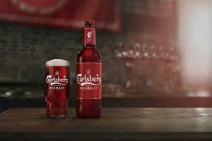 Carlsberg mới thật sự đỏ từ nhãn hiệu, màu chai cho đến màu bia