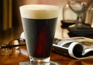 Nên uống bia “đen” hay “vàng”
